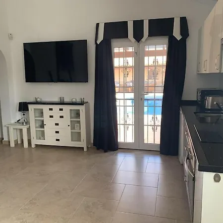 Casa Paraiso Tenerife, Stunning Family With Totally Secluded Pool Area, Wheelchair Friendly 산미겔데아보나